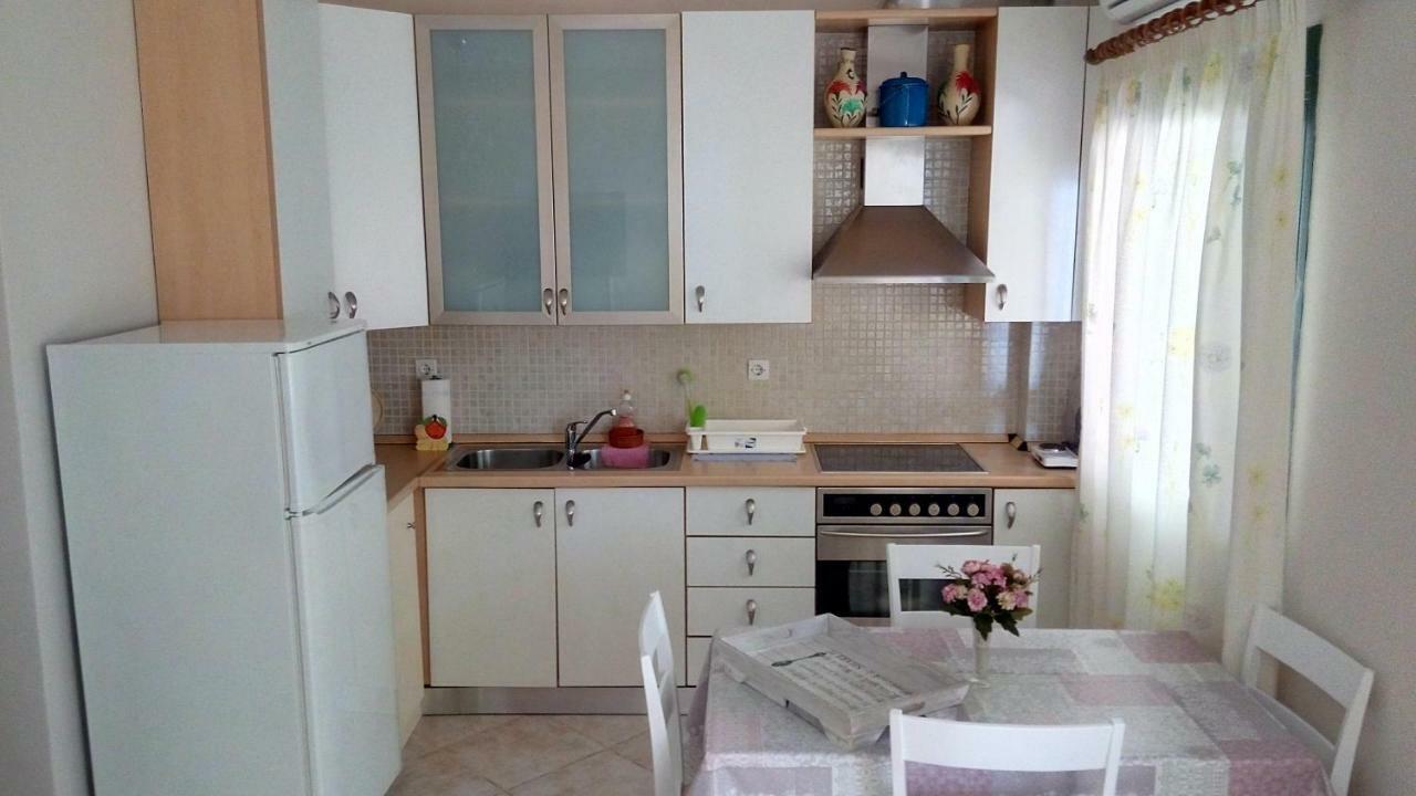 Cute Maisonette No2 On Coastal Sidewalk Nikiti  Exteriér fotografie